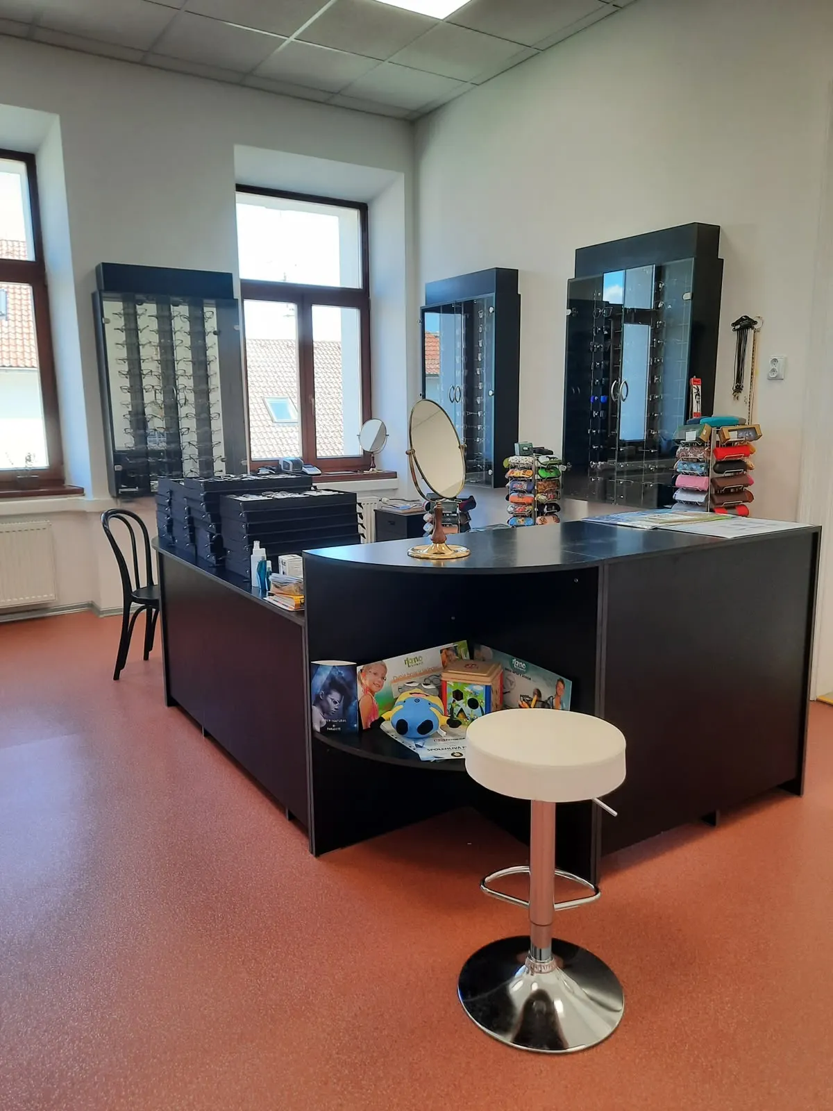 Pult Oční optiky Stříbro ve 2. poschodí polikliniky