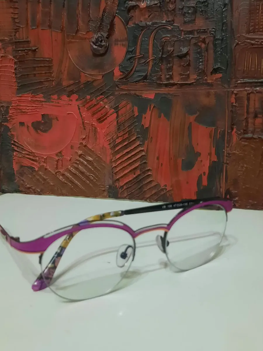 Poloobrubové brýle s barevnou horní částí obruby